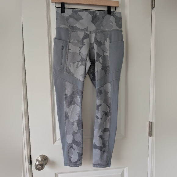 Athleta, Women's Size S, All In 7/8 Gray‎ Camo Leggings, Pockets - Picture 1 of 4